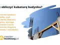 Obliczanie kubatury budynku wymaga znajomości jego wymiarów. Widoczna konstrukcja betonowa i drewniana szalówka zapowiadają budowę.