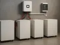 Nowoczesny magazyn energii z falownikiem i akumulatorami. Sprawdź aktualną magazyn energii cenę i zacznij oszczędzać.