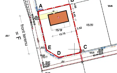 Plan działki z zaznaczonym budynkiem i wymiarami, określający warunki zabudowy.