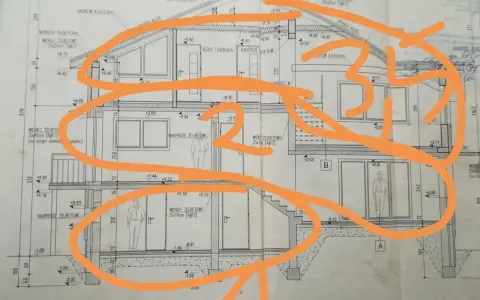 Plan architektoniczny z zaznaczoną powierzchnią zabudowy, detalami konstrukcyjnymi i wymiarami.
