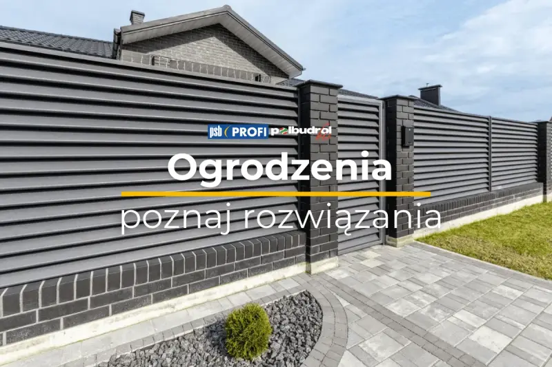 Nowoczesne ogrodzenie domu jednorodzinnego z ciemnoszarych paneli i ceglanych słupków. Poznaj rozwiązania dla Twojego ogrodu.